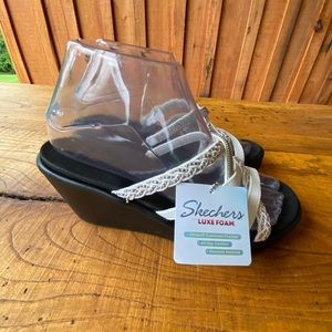 Skechers Luxe Foam Strappy Womens Slip-on Wedge Sandal/ White/Silver/Size 7